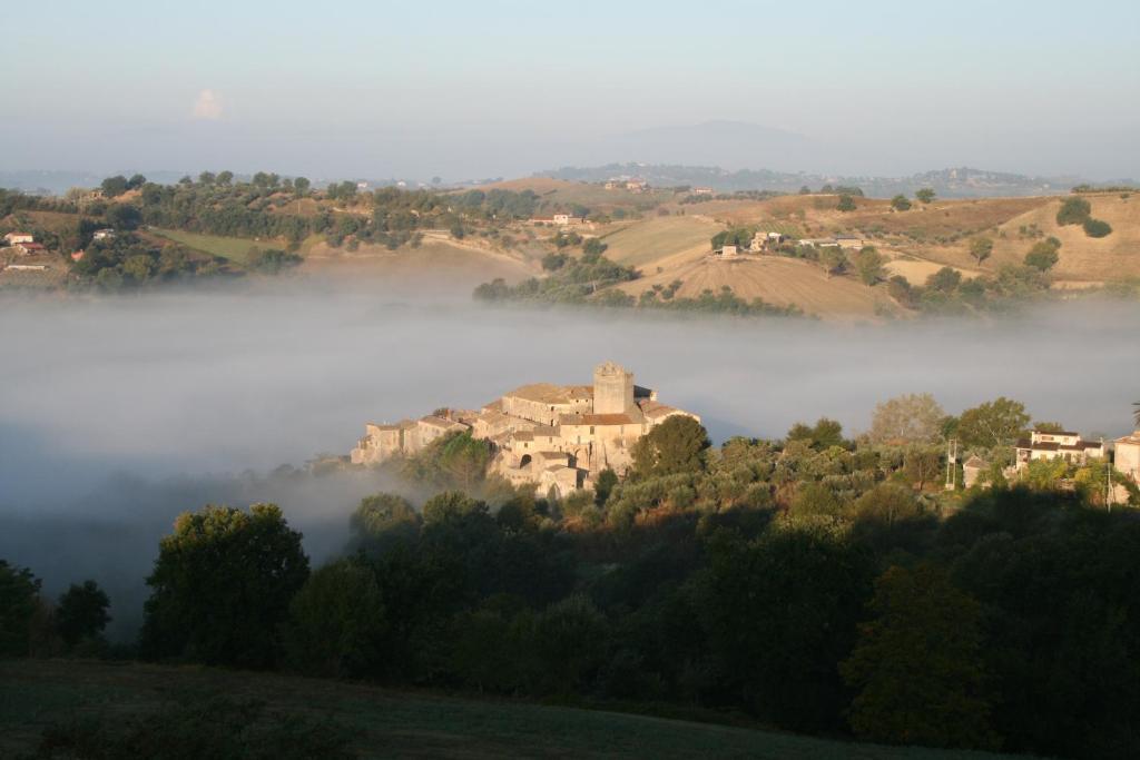 Montebuono  Agriturismo Casale Contessa מראה חיצוני תמונה